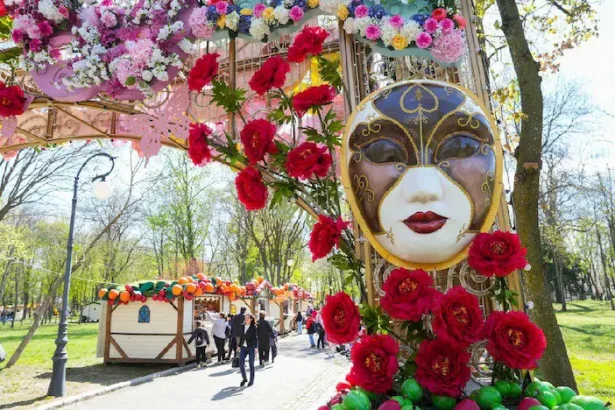 carnavalul primăverii Craiova 2025 - Carnavalul Primăverii transformă Craiova într-un oraș de poveste: spectacole pe ...