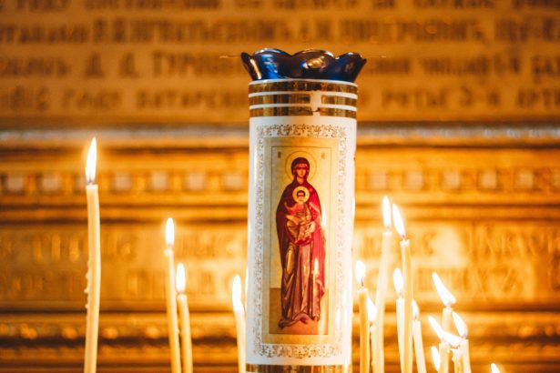 Lumina Sfântă Paște 2025 - Paștele 2025: Milioane de români au primit Lumina Sfântă a Învierii