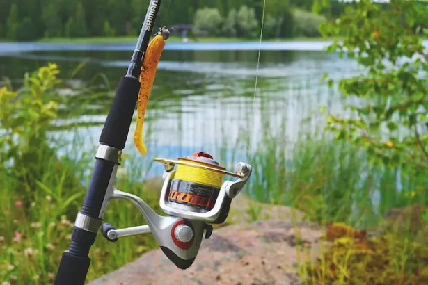 Concurs pescuit nevăzători Galați - Concurs inedit la Galați: Pescuit sportiv dedicat nevăzătorilor, cu participanț...