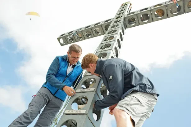 Crucea Europei Austria - România, parte din monumentul Crucea Europei din Austria cu simbol geologic național