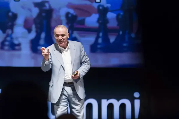 România condusă de extremist - Garry Kasparov avertizează: „România riscă să alunece spre autoritarism dacă alege...