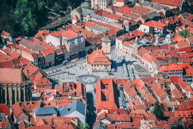 investiții hoteliere Brașov - Brașovul, magnet pentru marile lanțuri hoteliere: între dezvoltare turistică și nemul...