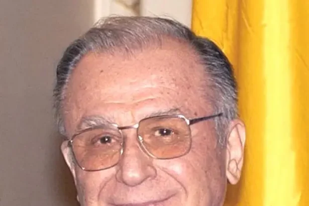 Ion Iliescu rolul său în istoria României post-comuniste - Descoperă cine a fost Ion Iliescu: Figura marcantă a polit...