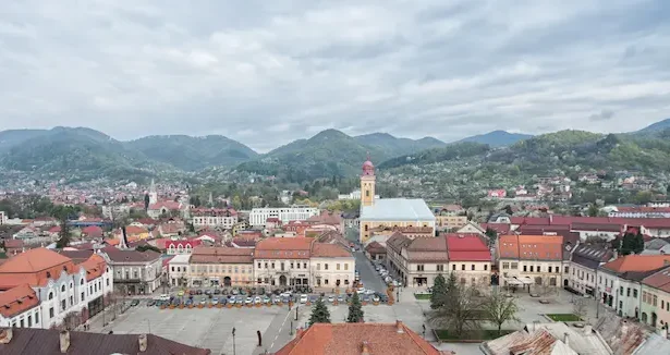 economia Maramureșului analizează firmele din mediul urban vs rural - Maramureșul în cifre: Baia Mare domină afaceril...