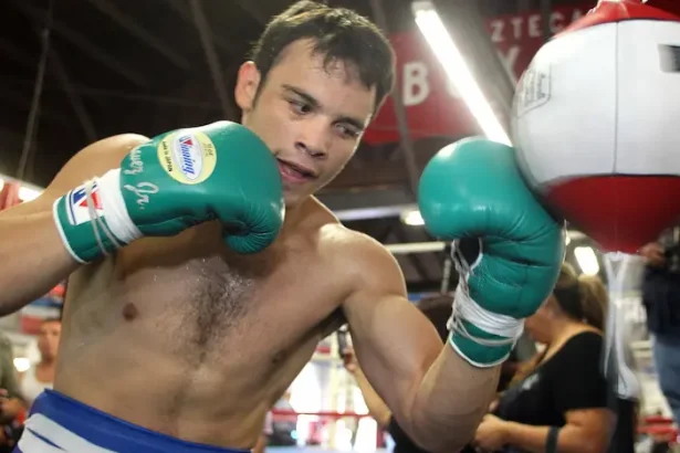 Julio César Chávez Jr. arestat pentru intrarea ilegală în SUA și acuzații de criminalitate organizată. - Julio Cés...