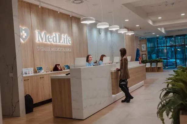 MedLife sprijină sănătatea sexuală a tinerilor prin testare gratuită la festivaluri. - MedLife revoluționează festi...