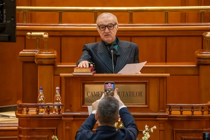 Gigi Becali critica prestația lui Dennis Politic după FCSB - Inter Escaldes 3-1 - Dennis Politic, înlocuit la pauză: r...