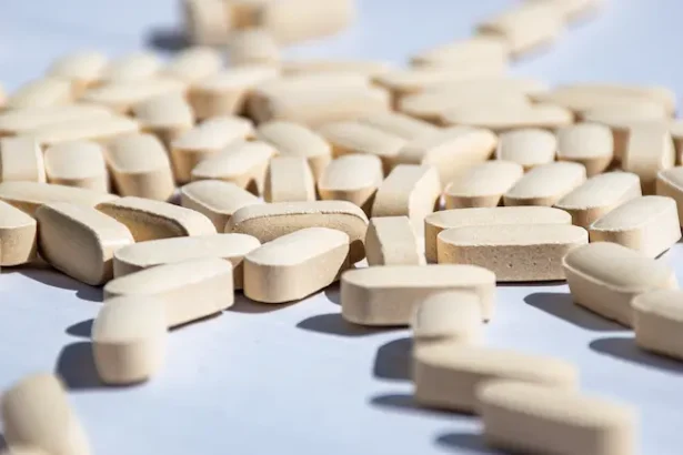 Tineri surprinși cu droguri în Slatina - Captura șocantă de droguri pe străzile din Slatina: Jandarmii acționează d...