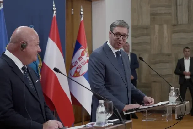 Serbia nu intenționează să impună sancțiuni. - Vučić anunță: Serbia rămâne fermă în politica sa actuală!