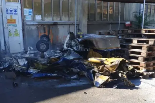 avion prăbușit Arad două persoane decedate - Tragedie la Arad: Avion prăbușit în curtea Astra Vagoane, două victime