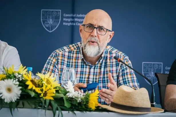 Reducerea posturilor din administrația publică locală și centrală - Kelemen Hunor: Reducerea posturilor din administr...