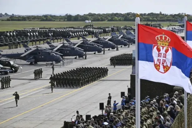 parada militară Serbia Belgrad 2023 - Serbia impresionează cu o paradă militară impresionantă: tancuri și avioane!