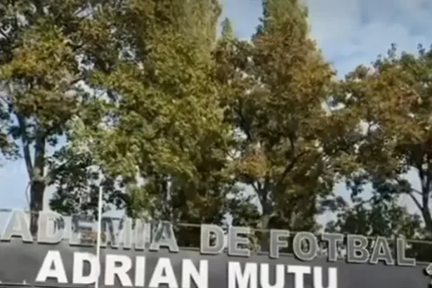 Adrian Mutu a pus stăpânire pe terenul de sport al statului fără licitație. - Adrian Mutu, șef pe terenul statului: ...