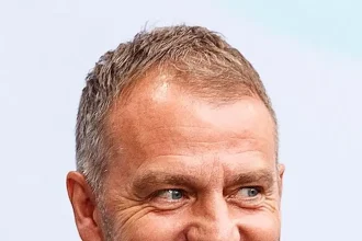 Hansi Flick pleacă de la Barcelona - Hansi Flick părăsește Barcelona: ce implică această decizie neașteptată?