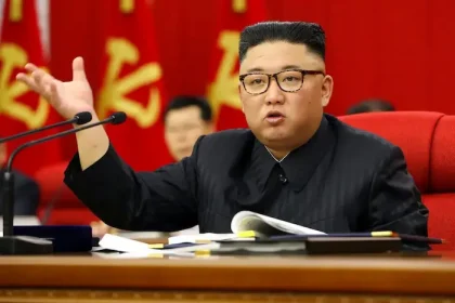 Kim - Kim Jong Un inspectează nava de război cu rachete nucleare de 5.000 de tone