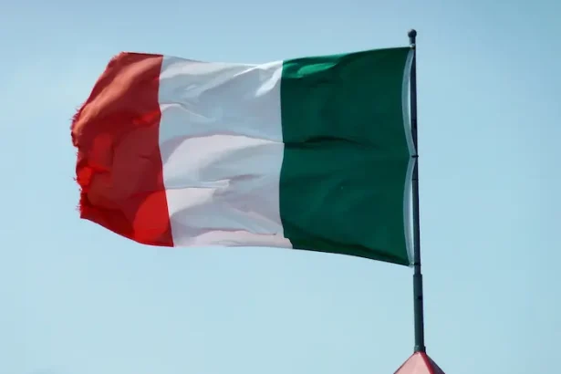 Italia rating credit - Italia își îmbunătățește ratingul de credit și revine în prima ligă!