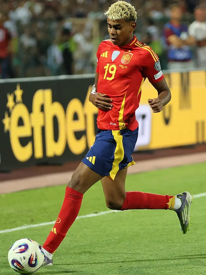 Lamine Yamal Shakirei - Lamine Yamal dezvăluie motivul incredibil pentru care a susținut-o pe Shakira