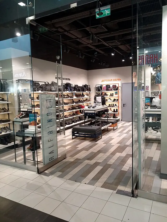 Românii - Românii se lasă seduși de oferte: mai mult timp dedicat shoppingului!