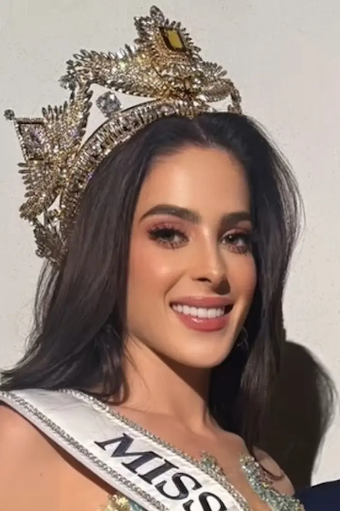 Candidata Miss Univers - Candidata mexicană Fatima Bosch devine Miss Univers 2025 după comentariile critice ale unui pre...