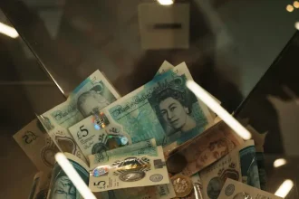 Sicilia locuințe euro - Revelația incredibilă a bărbatului care a cumpărat o casă în Sicilia cu un euro!