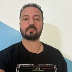 Incident miting Călin Georgescu - Tensiune la mitingul lui Călin Georgescu: Bărbat agresat la Alba Iulia