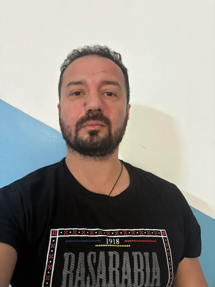 Tensiune la mitingul lui Călin Georgescu: Bărbat agresat la Alba Iulia 1 Incident miting Călin Georgescu - Tensiune la mitingul lui Călin Georgescu: Bărbat agresat la Alba Iulia