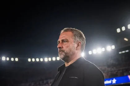 Barcelona Hansi Flick Andrei Rațiu - Decizie surprinzătoare de la Barcelona! Hansi Flick și viitorul lui Andrei Rațiu