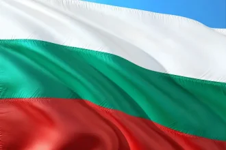 Guvernul bulgar proteste masive - Guvernul Bulgariei a capitulat în fața protestelor de stradă masive