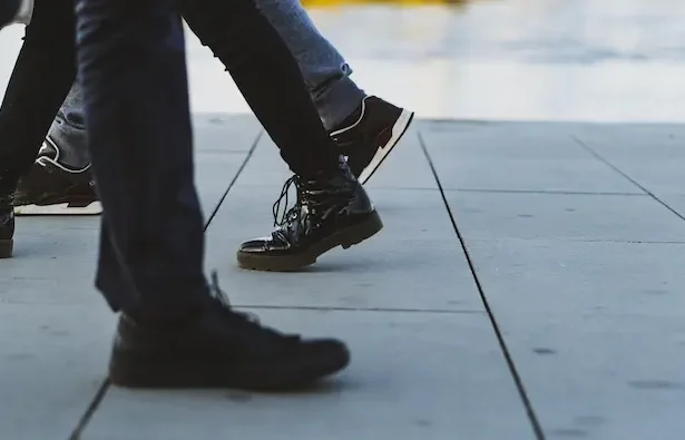 Slobozia stâlpi trotuar - Stâlpi incluși pe trotuar la Slobozia: Primarul face apel la bun-simț