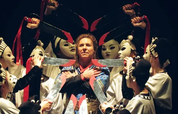 Huiduieli Covent Garden - După huiduieli la Covent Garden, un amator în teniși a impresionat cu "Nessun Dorma"