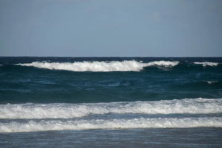 Fragment metalic suspect descoperit pe plaja din Mamaia, Constanța! 1 mare ocean 4436377 1280 autorități