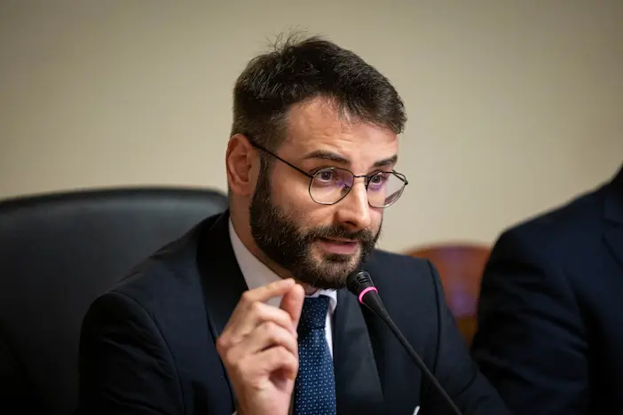 Iulian Lorincz (USR) acționează împotriva lui Adrian Câciu (PSD) la CNCD 1 Iulian Lorincz Adrian Câciu
